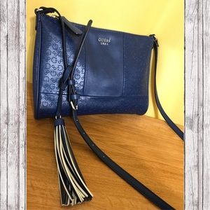 Guess Monogram Preowned Like New Bag👜